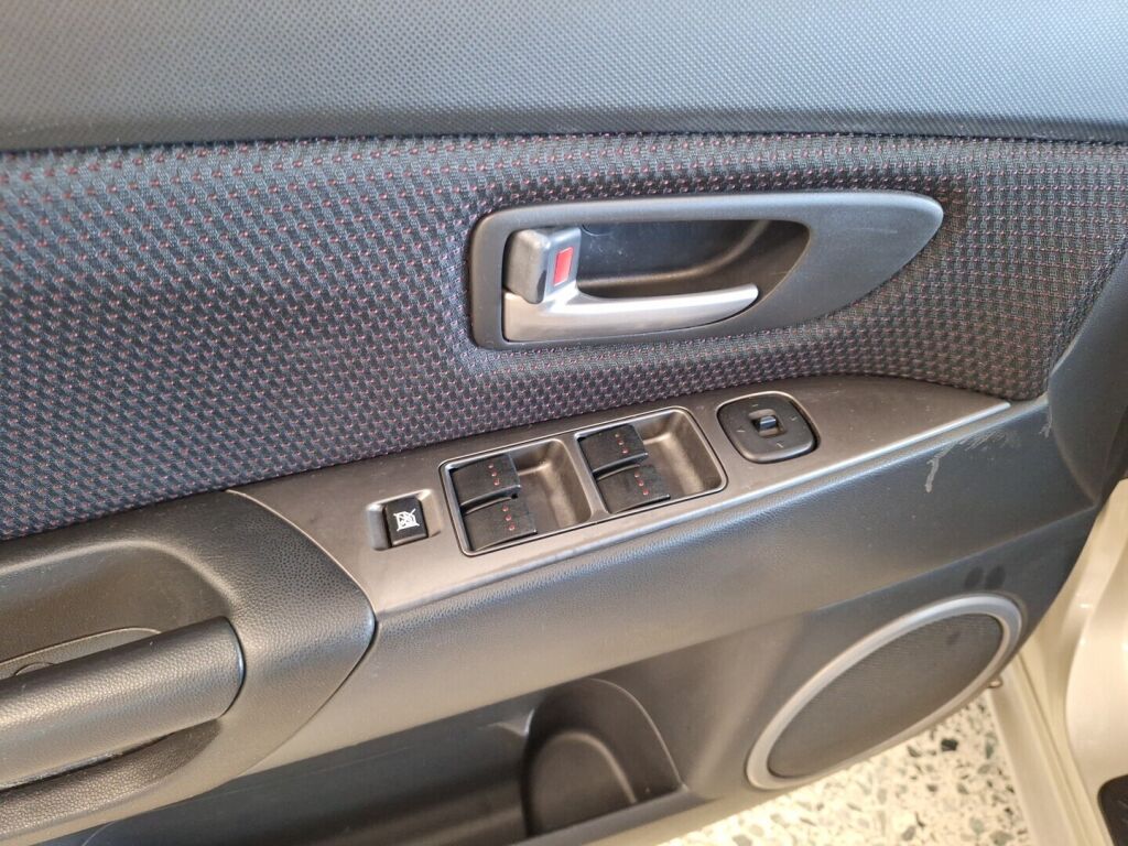 Mazda Mazda3 2007 Ruskea (beige)