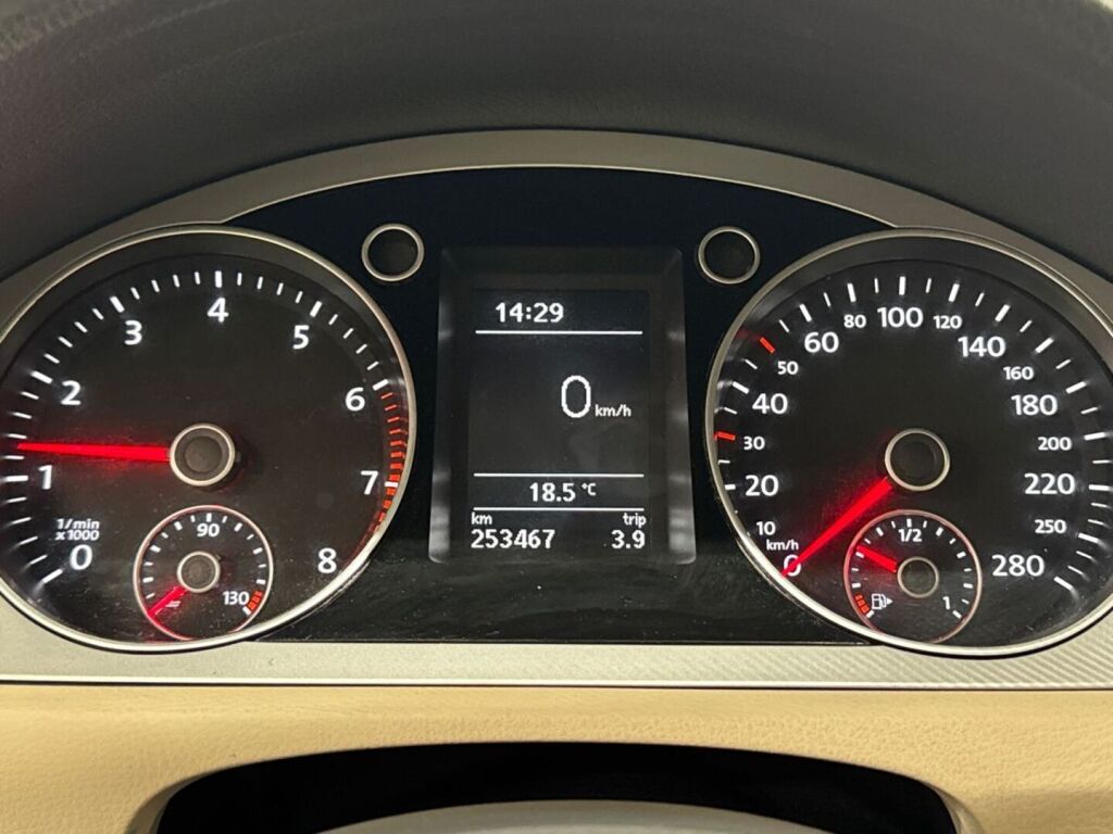 Volkswagen Passat CC 2010 Valkoinen