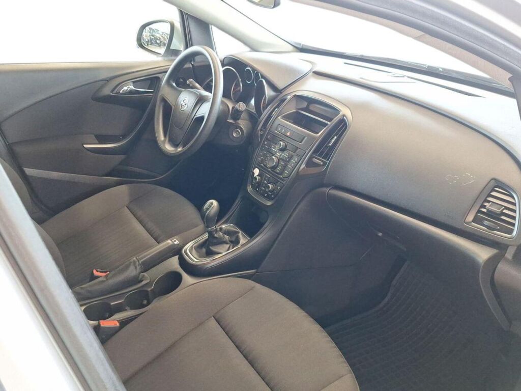 Opel Astra 2010 Hopea