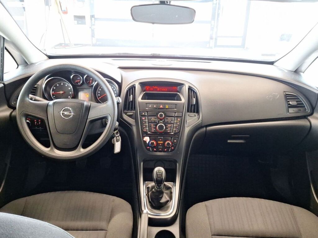 Opel Astra 2010 Hopea