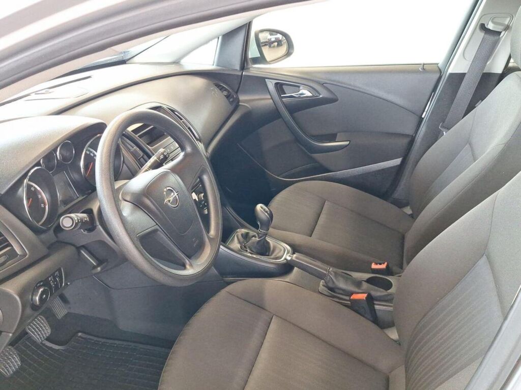 Opel Astra 2010 Hopea