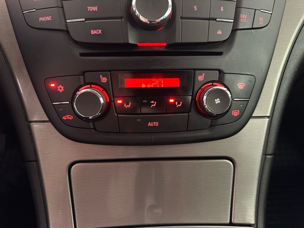 Opel Insignia 2010 Ruskea (beige)