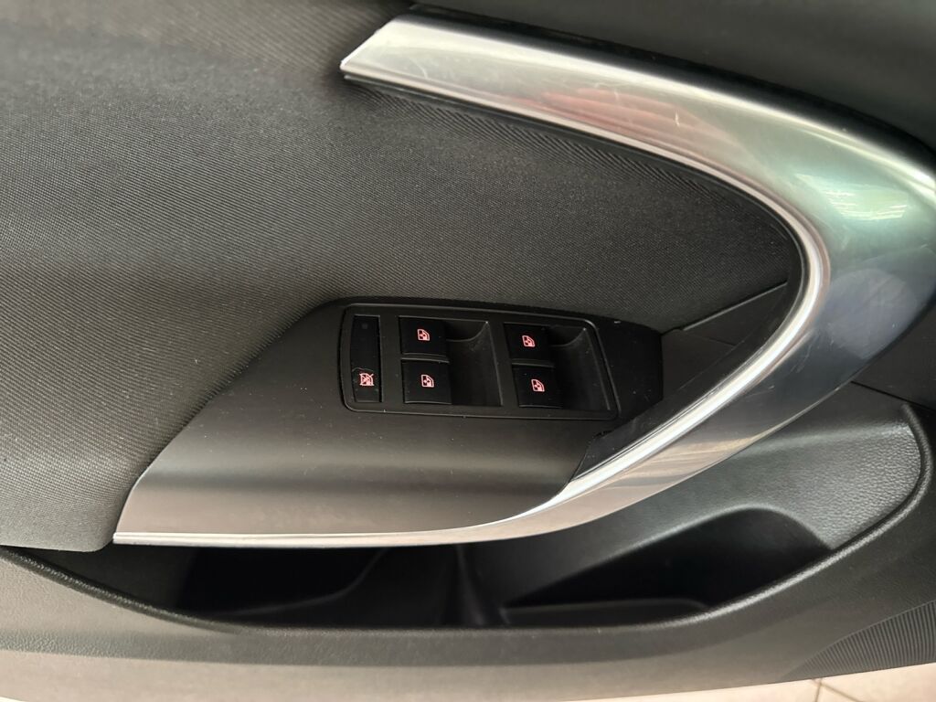 Opel Insignia 2010 Ruskea (beige)