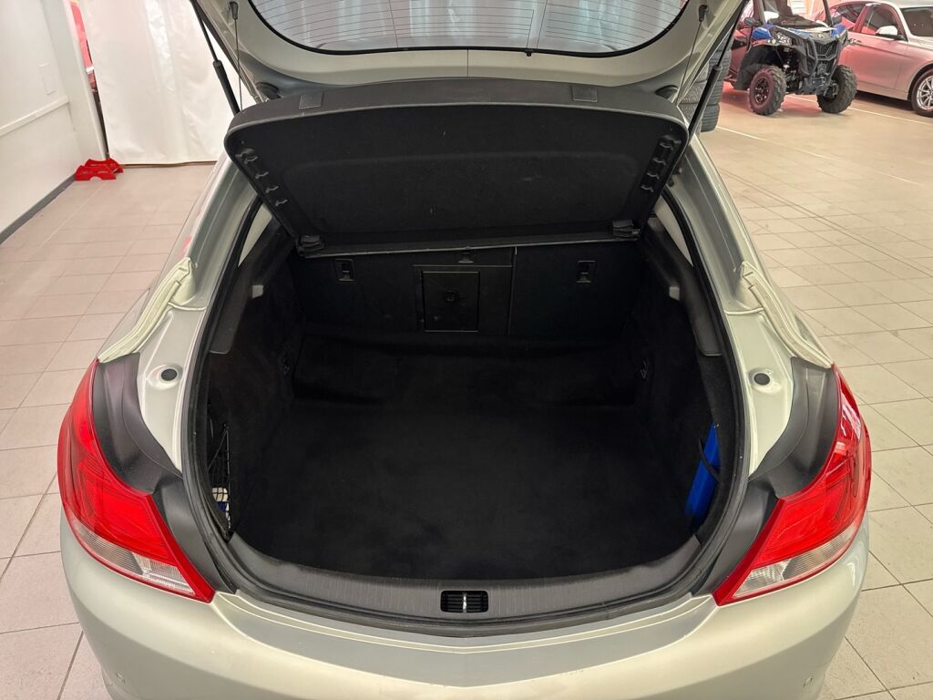 Opel Insignia 2010 Ruskea (beige)