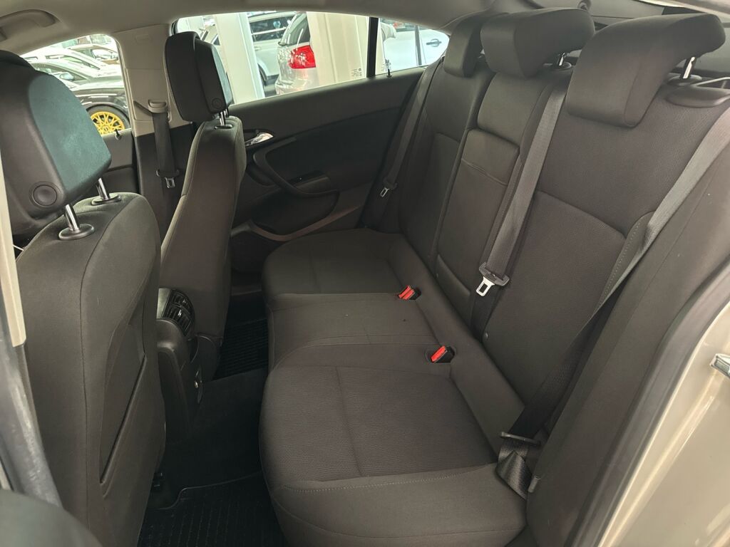 Opel Insignia 2010 Ruskea (beige)