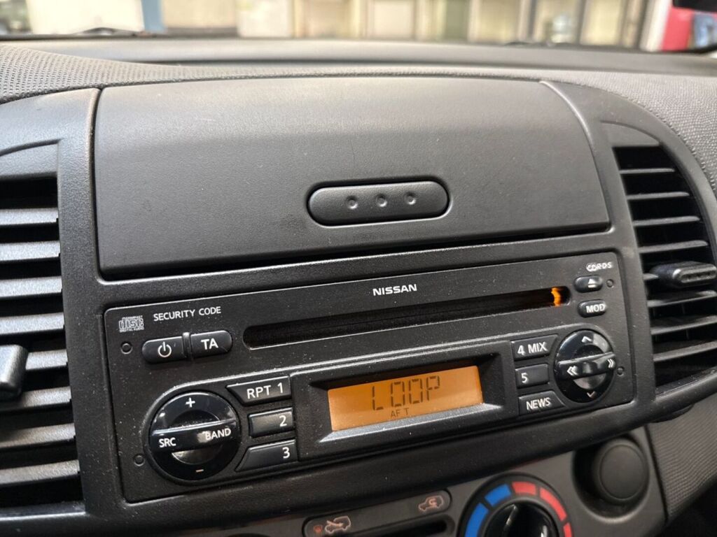 Nissan Micra 2010 Oranssi