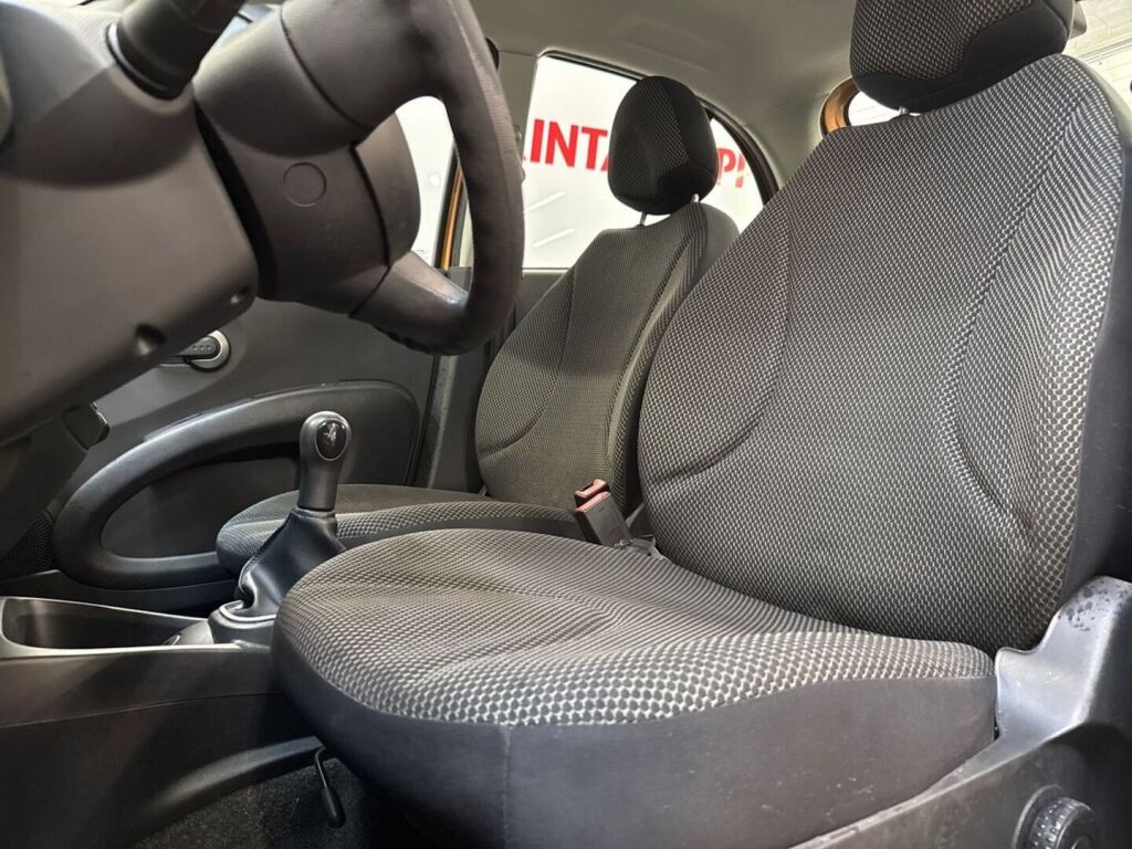 Nissan Micra 2010 Oranssi