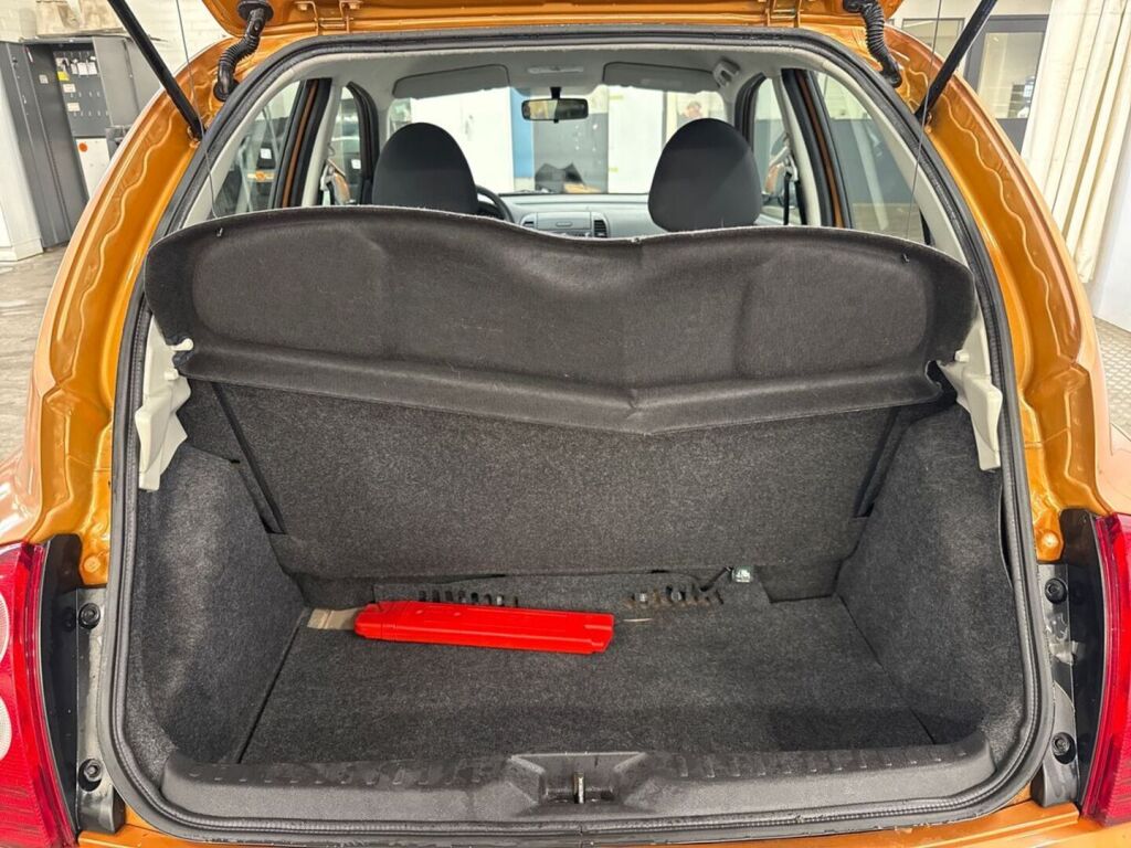 Nissan Micra 2010 Oranssi