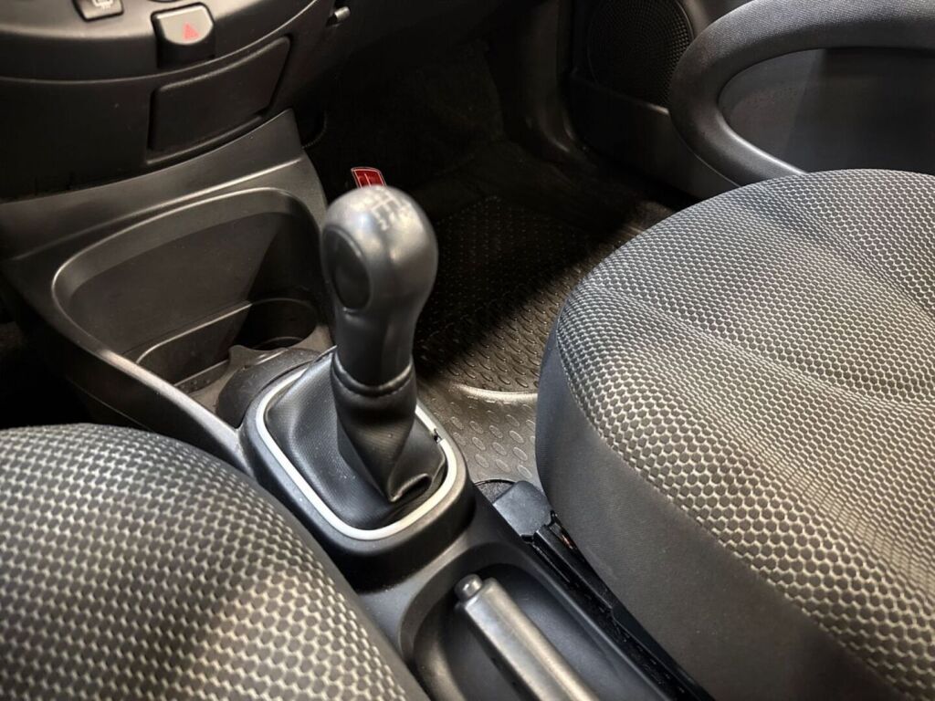 Nissan Micra 2010 Oranssi