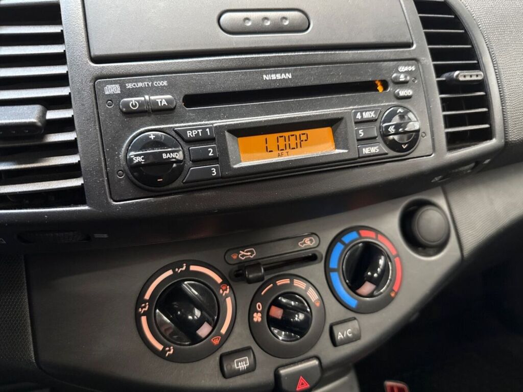 Nissan Micra 2010 Oranssi
