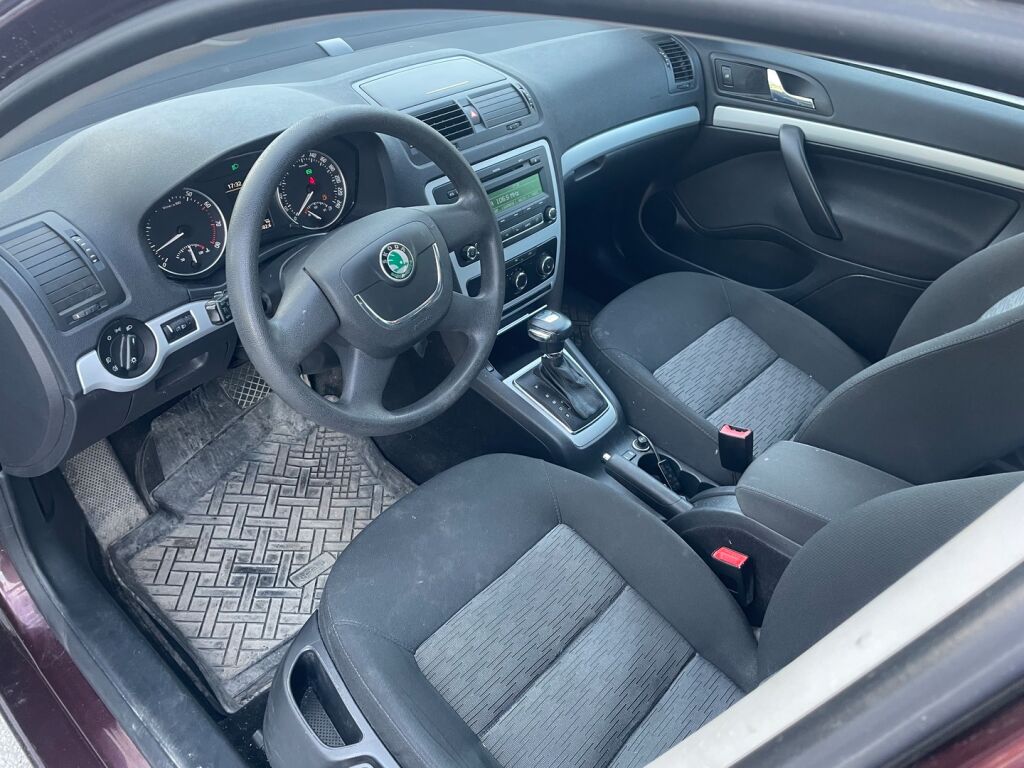 Skoda Octavia 2010 Punainen