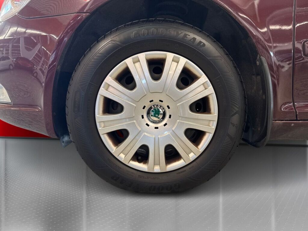 Skoda Octavia 2010 Punainen