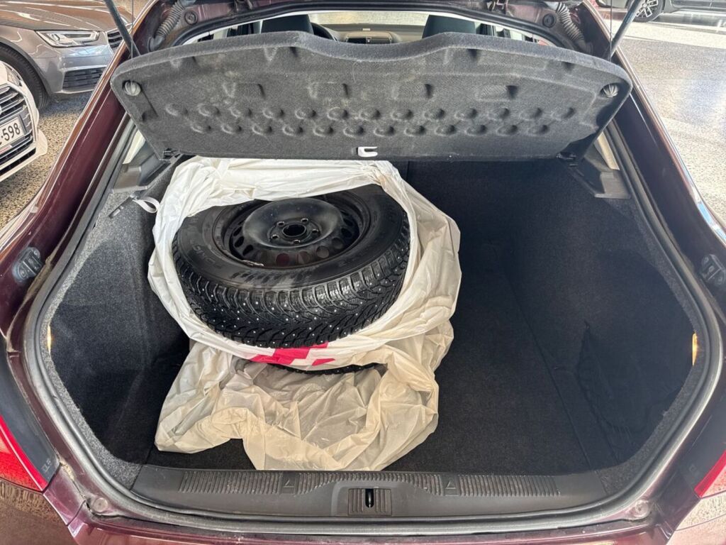 Skoda Octavia 2010 Punainen