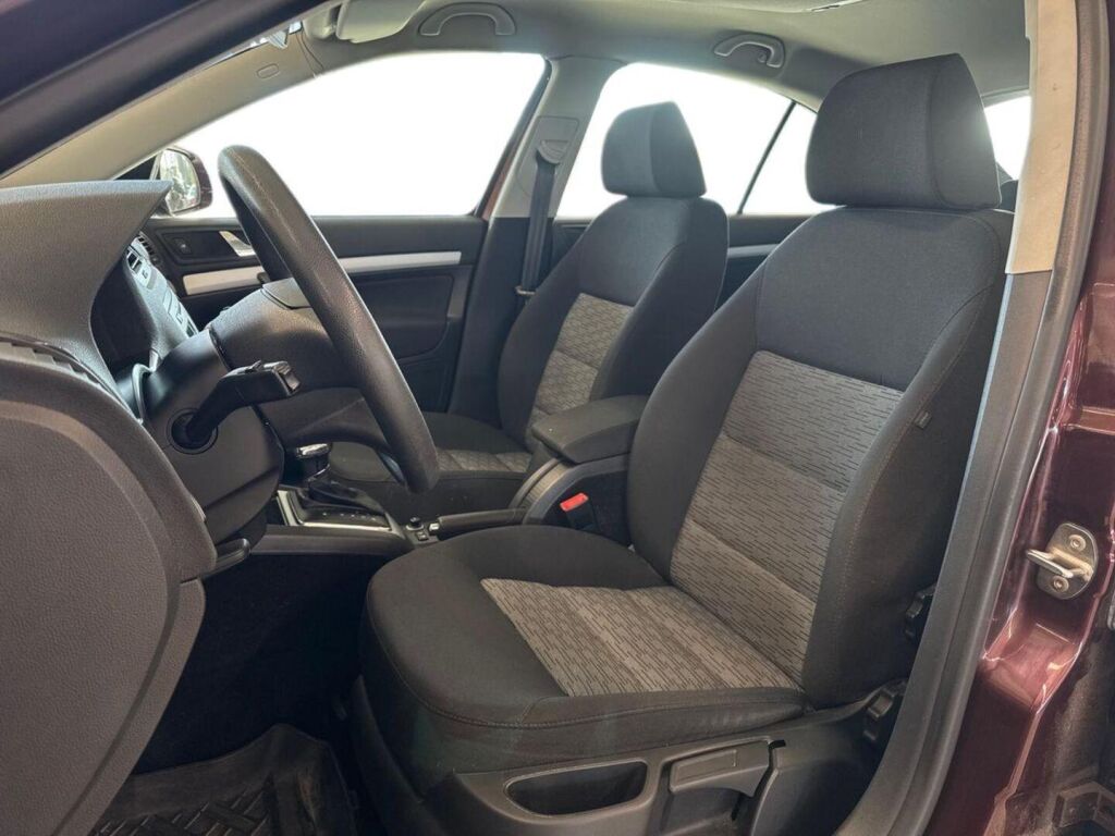 Skoda Octavia 2010 Punainen