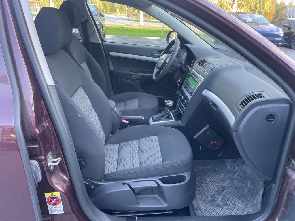 Skoda Octavia 2010 Punainen