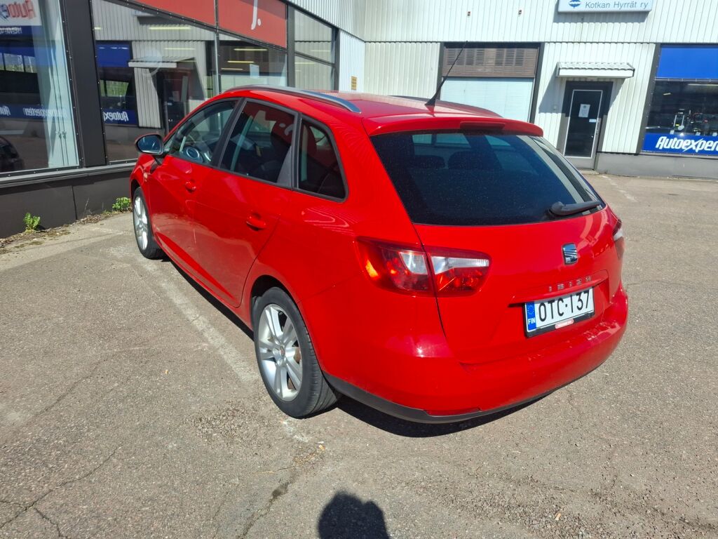 Seat Ibiza ST 2012 Punainen