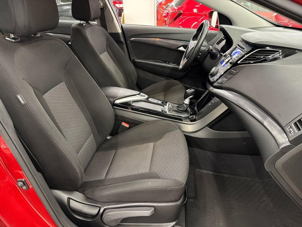 Hyundai i40 2012 Punainen