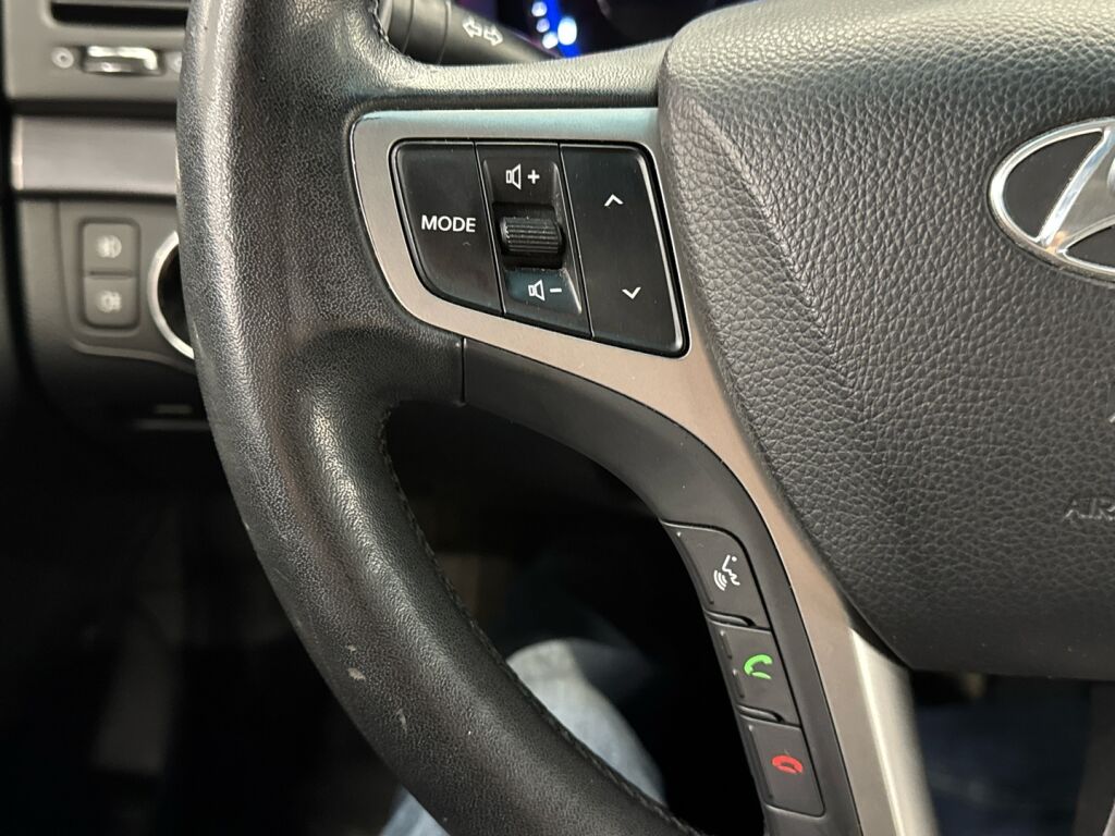 Hyundai i40 2012 Punainen