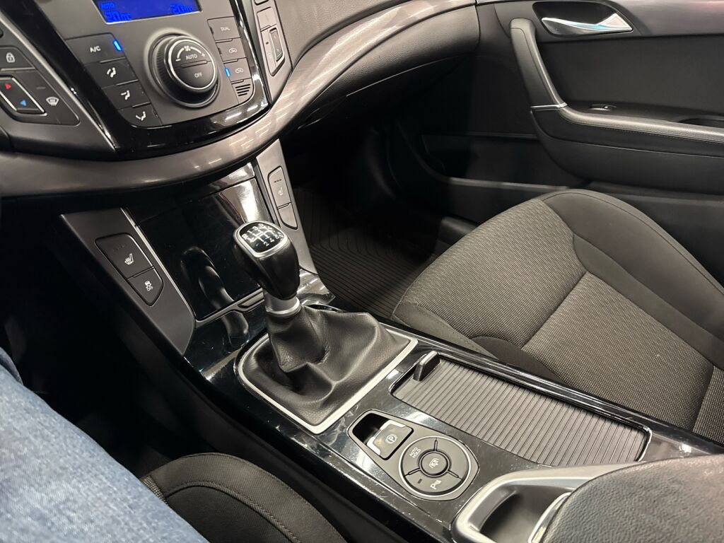 Hyundai i40 2012 Punainen