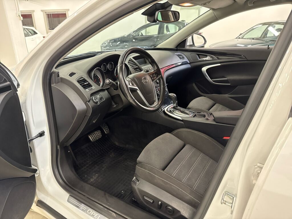 Opel Insignia 2012 Valkoinen