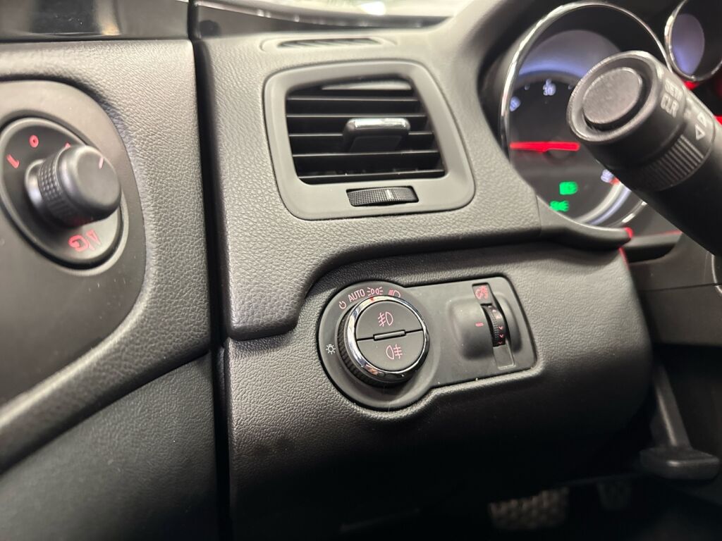 Opel Insignia 2012 Valkoinen