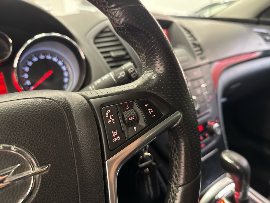 Opel Insignia 2012 Valkoinen