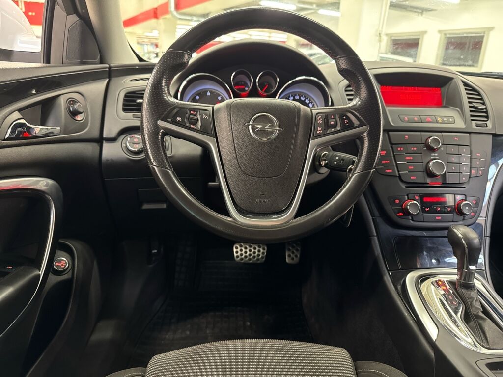 Opel Insignia 2012 Valkoinen