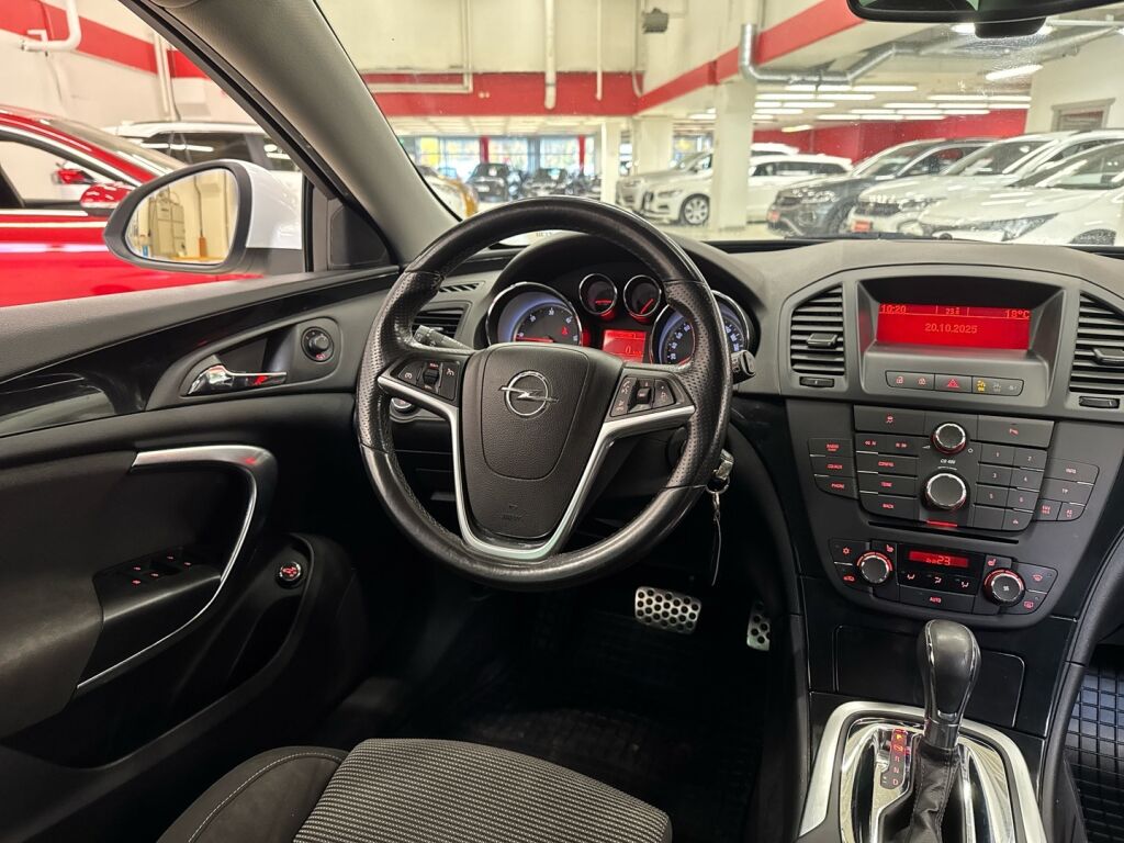 Opel Insignia 2012 Valkoinen