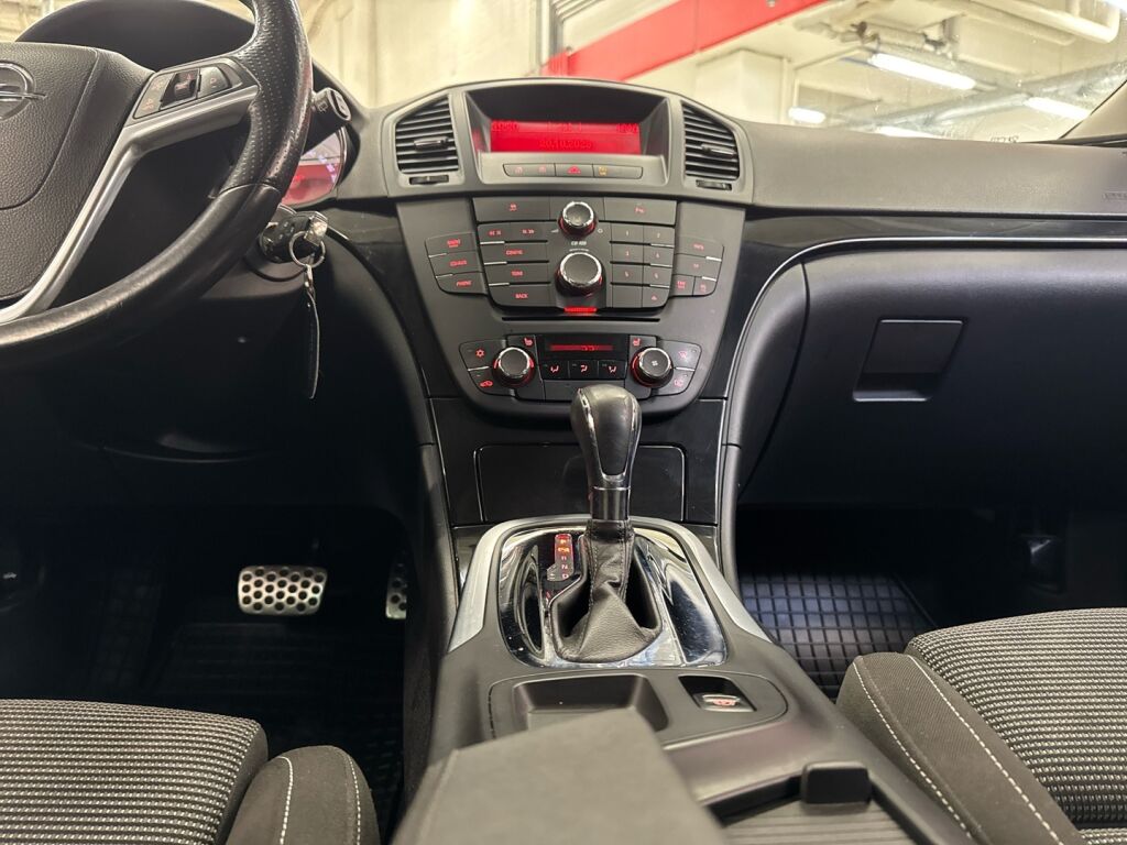 Opel Insignia 2012 Valkoinen