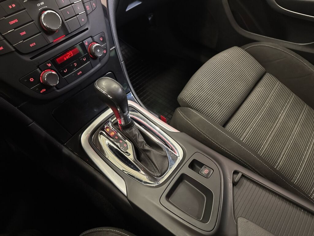 Opel Insignia 2012 Valkoinen