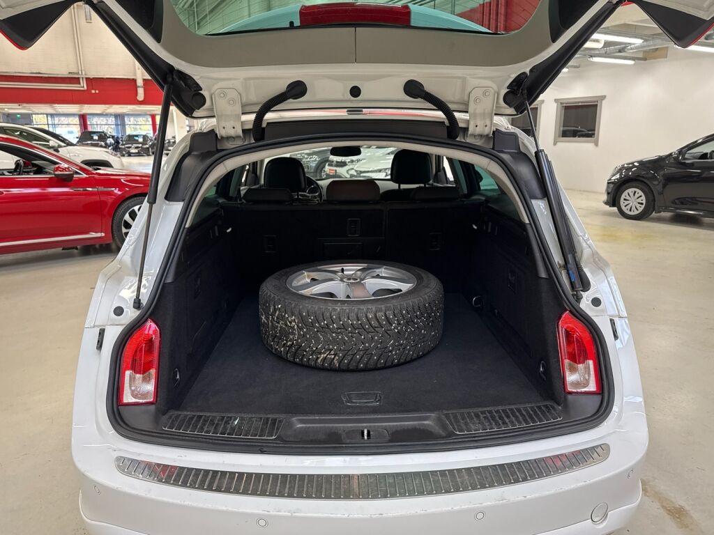 Opel Insignia 2012 Valkoinen