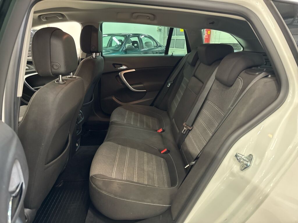 Opel Insignia 2012 Valkoinen