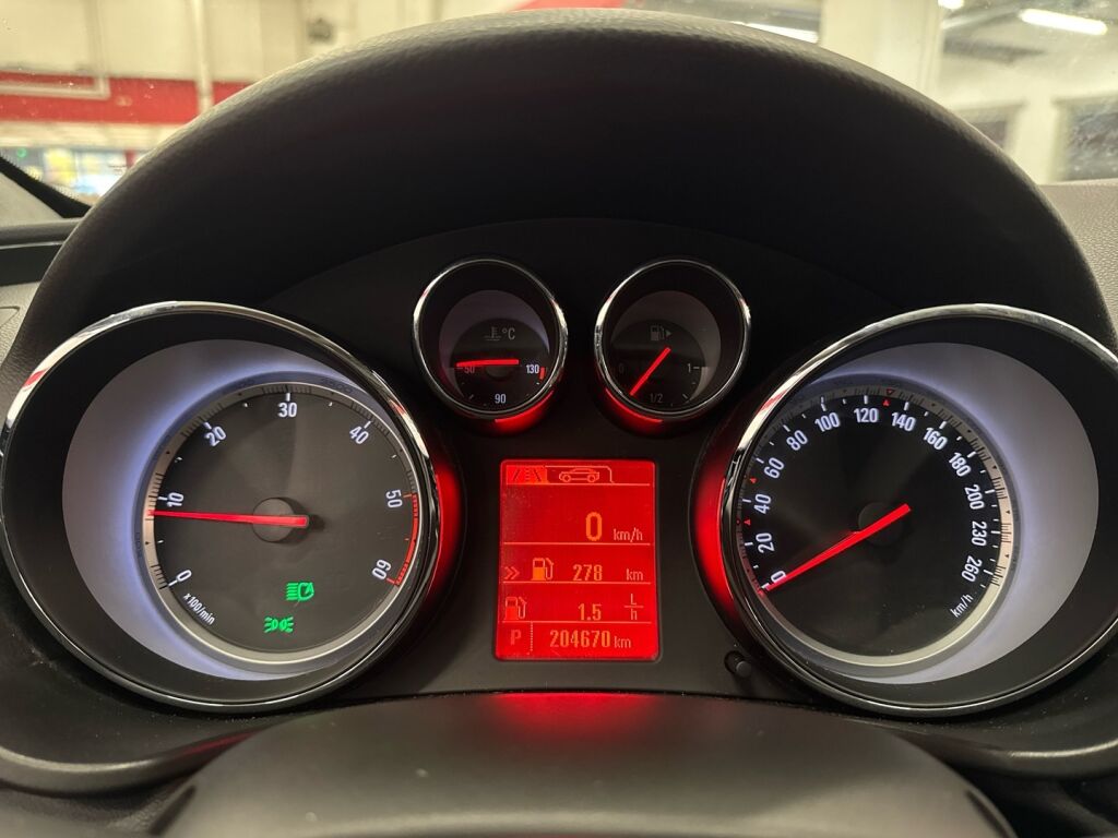 Opel Insignia 2012 Valkoinen