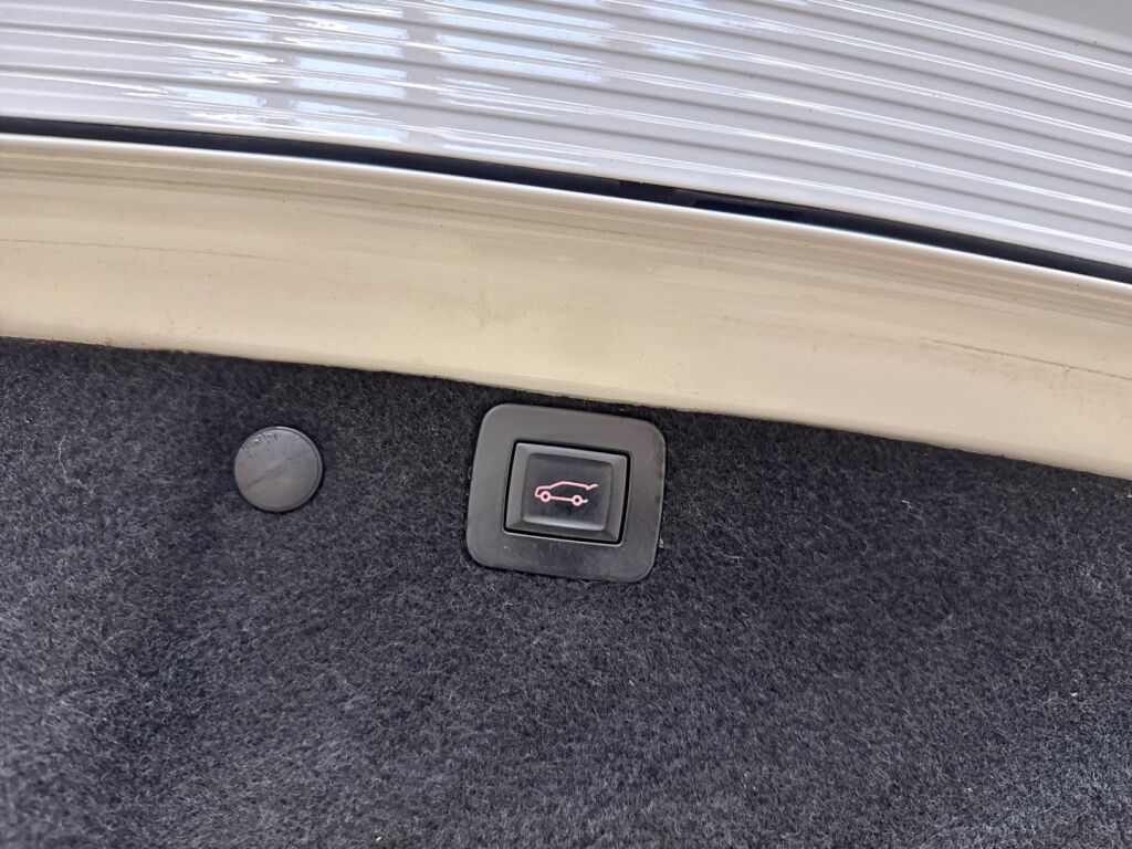 Opel Insignia 2012 Valkoinen