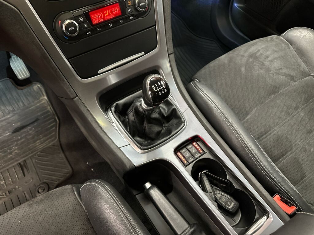 Ford Mondeo 2012 Harmaa