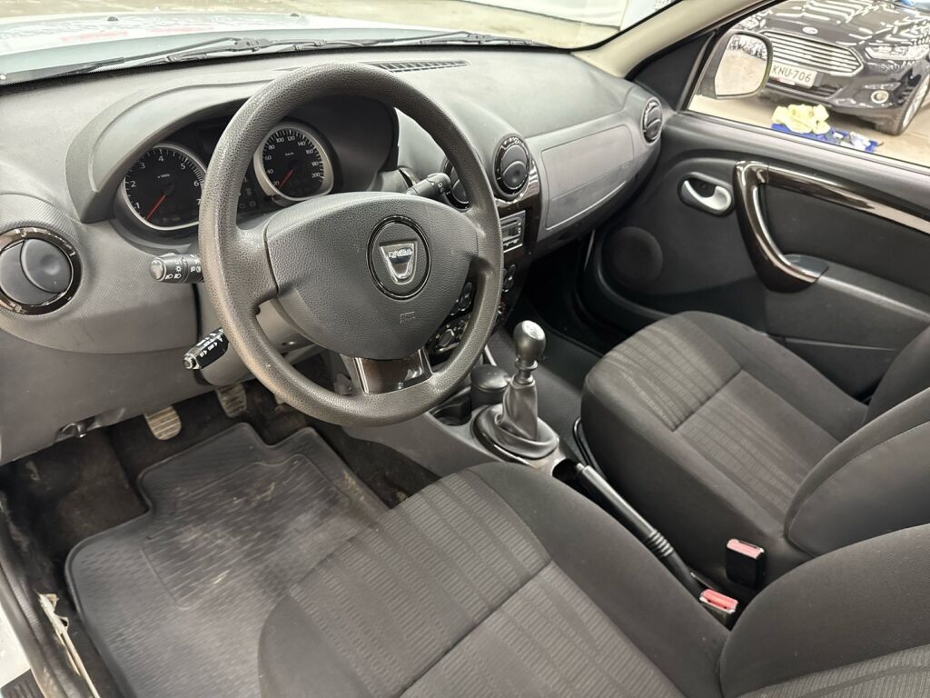 Dacia Duster 2012 Valkoinen