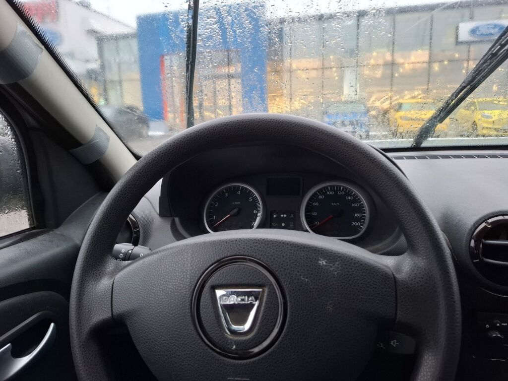 Dacia Duster 2012 Punainen
