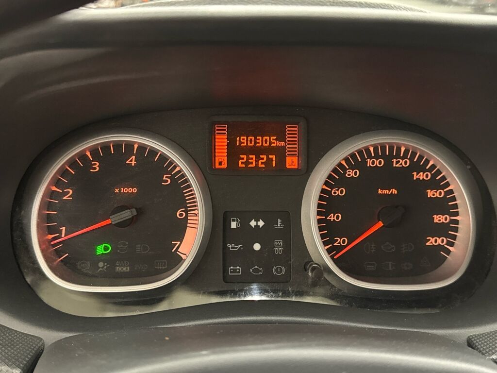 Dacia Duster 2012 Punainen