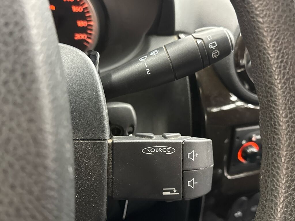 Dacia Duster 2012 Punainen