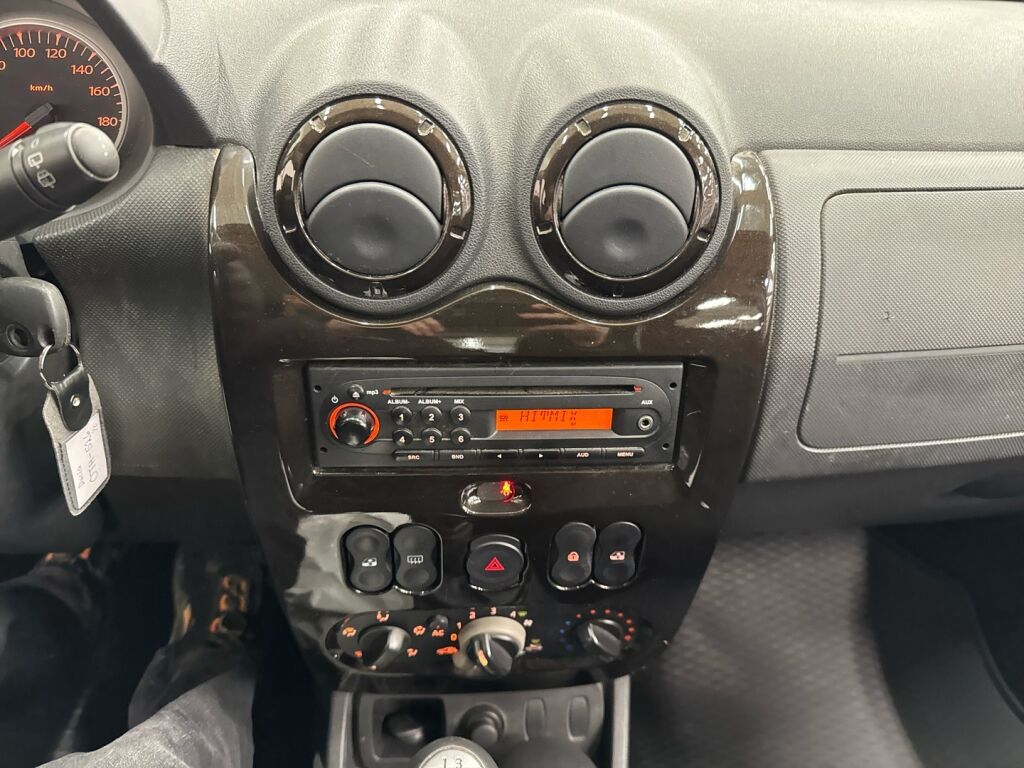 Dacia Duster 2012 Punainen