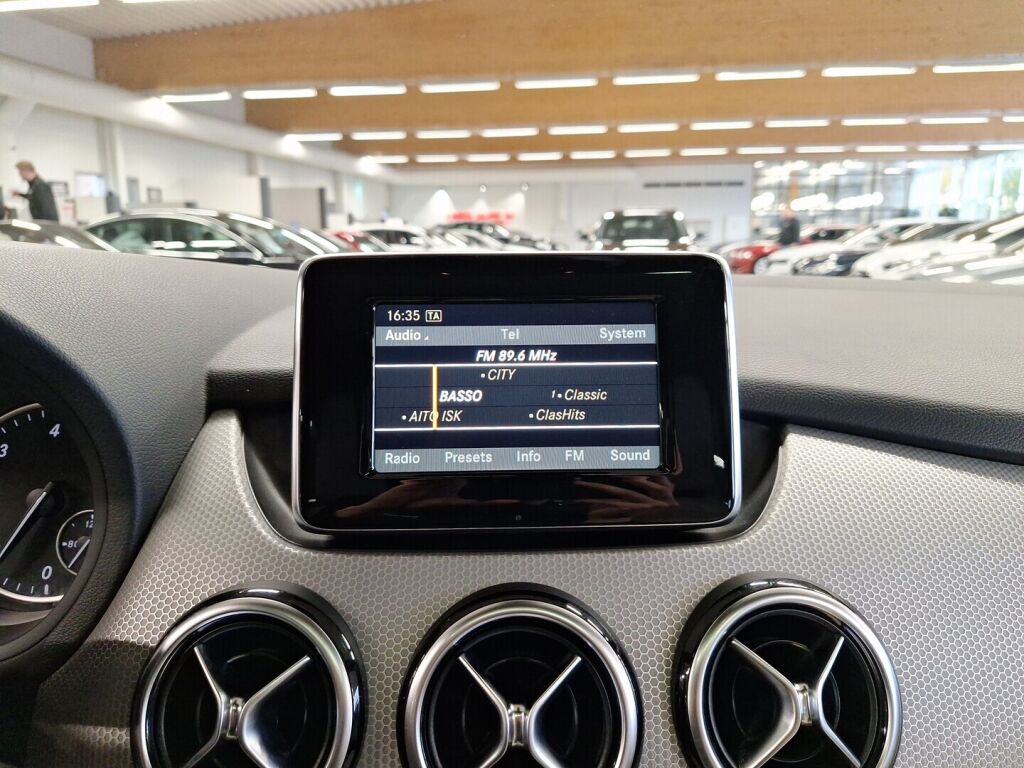 Mercedes-Benz B 2012 Valkoinen