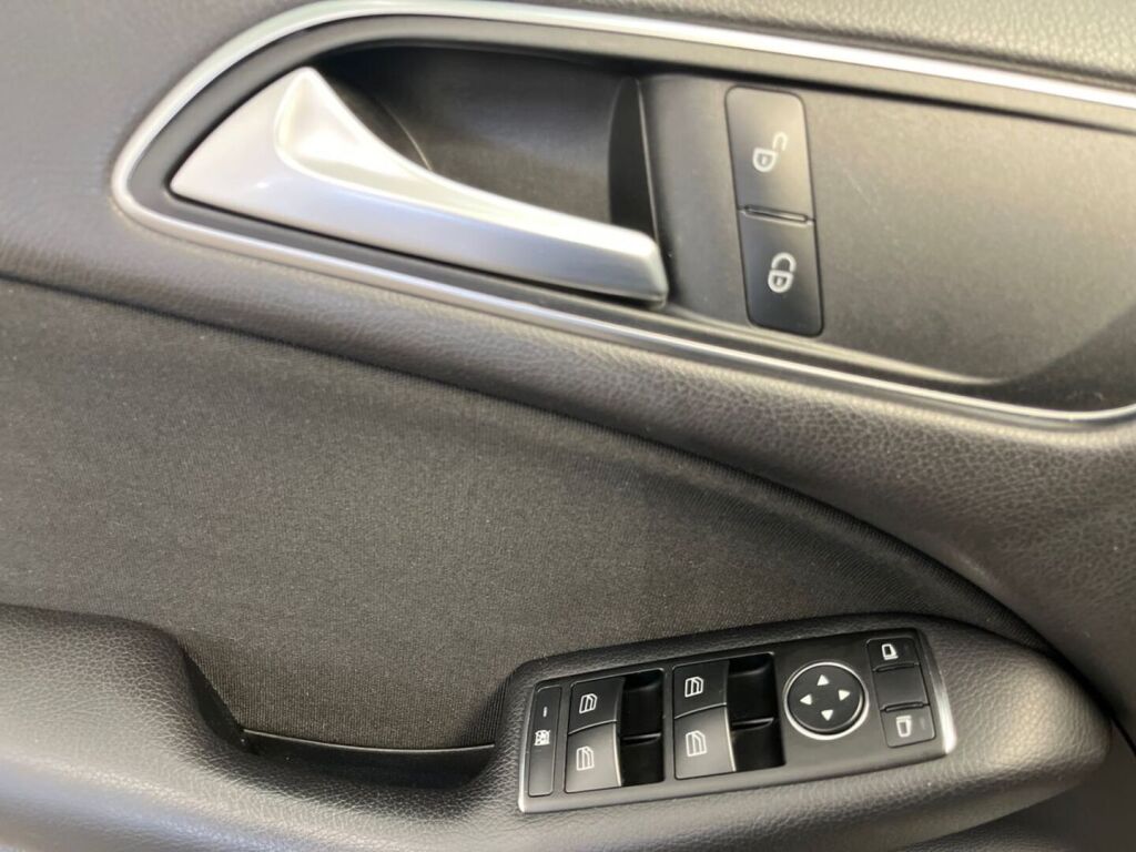 Mercedes-Benz B 2012 Valkoinen