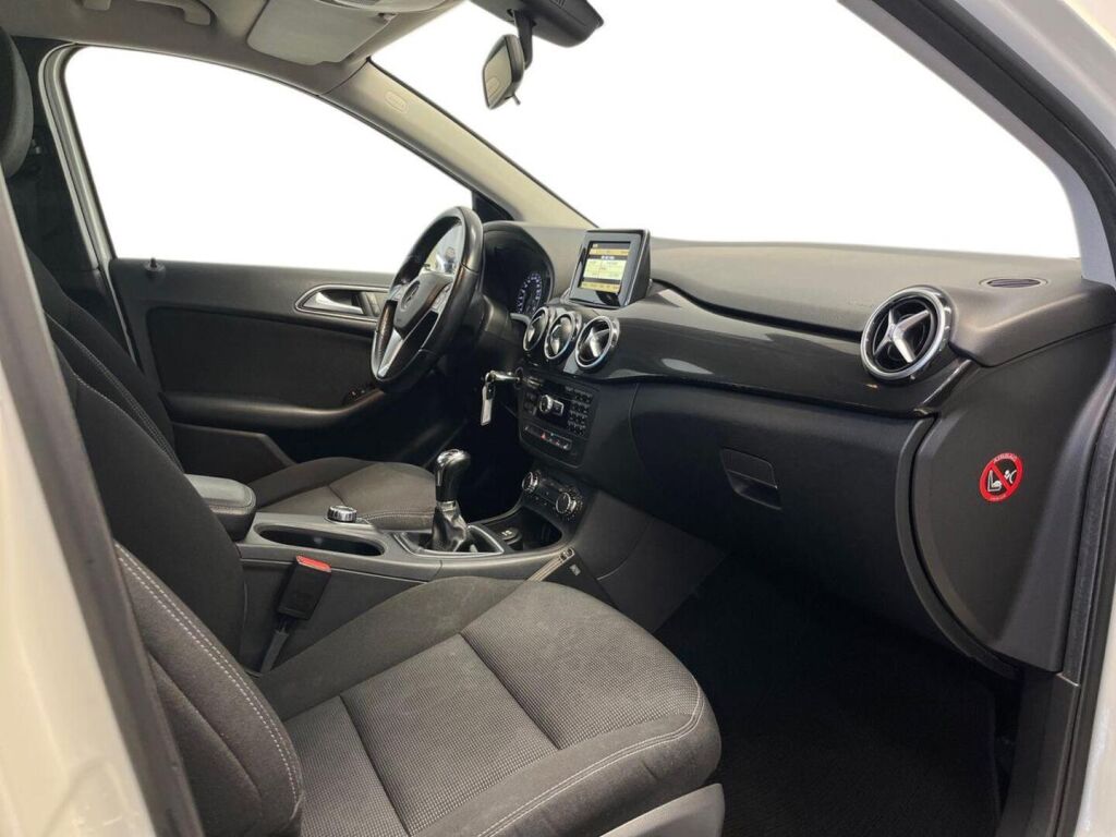 Mercedes-Benz B 2012 Valkoinen