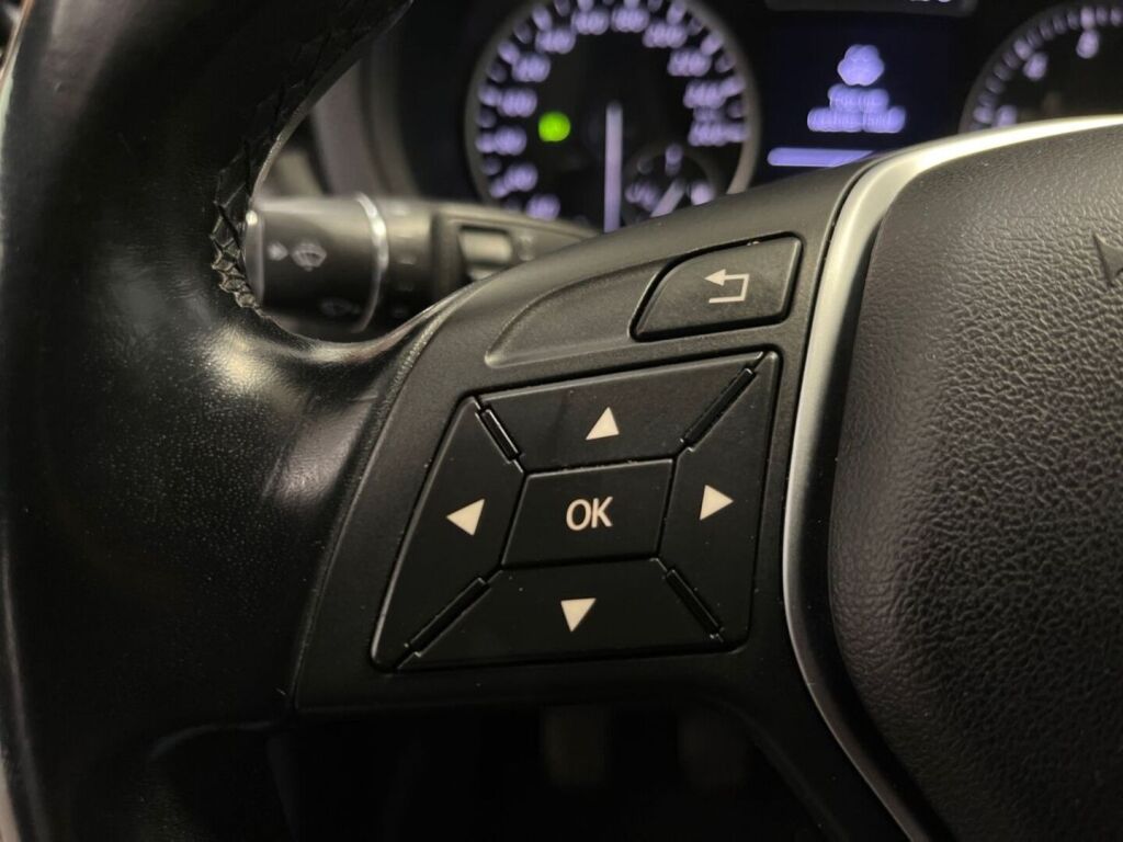 Mercedes-Benz B 2012 Valkoinen
