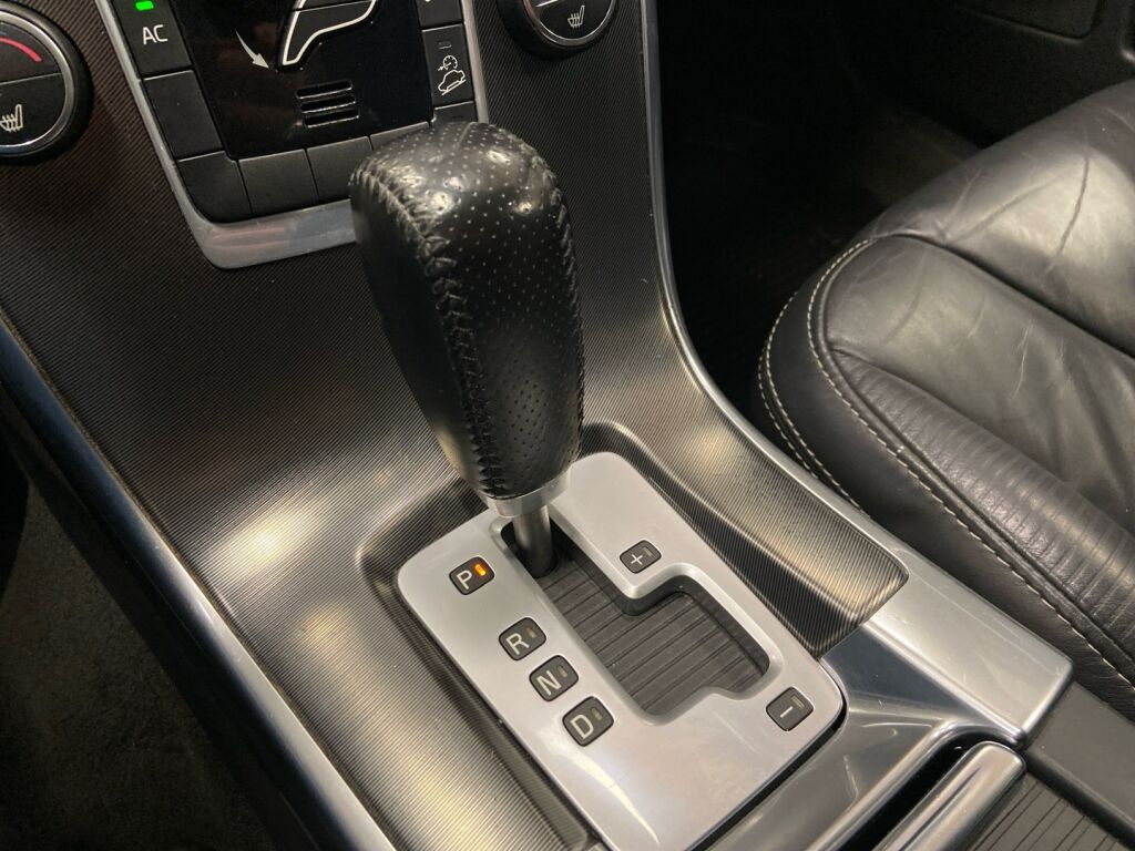 Volvo XC60 2012 Valkoinen