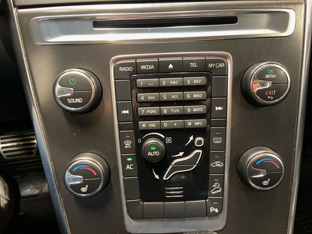 Volvo XC60 2012 Valkoinen