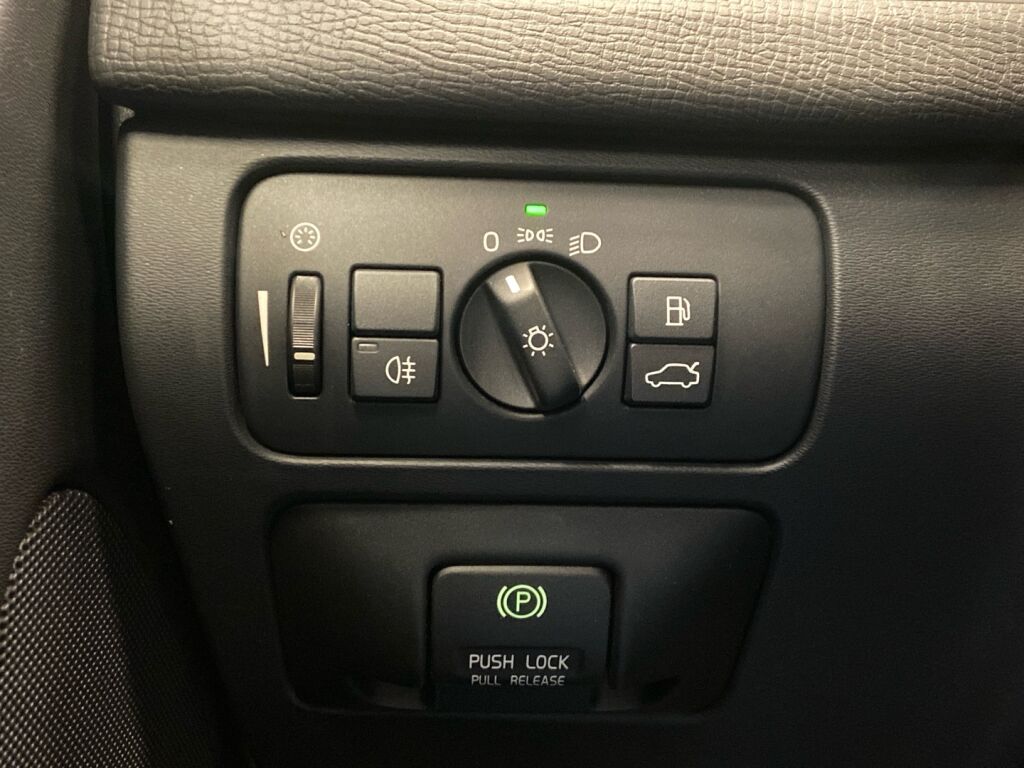 Volvo XC60 2012 Valkoinen