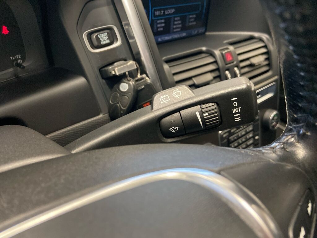 Volvo XC60 2012 Valkoinen