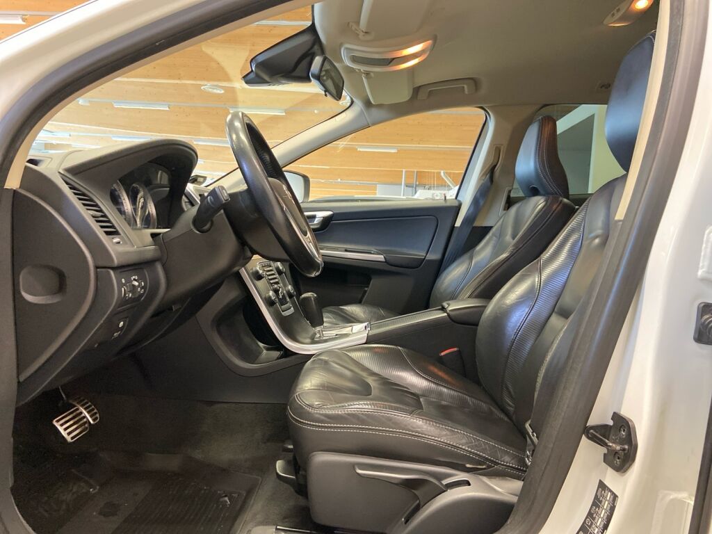 Volvo XC60 2012 Valkoinen