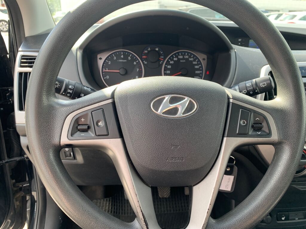 Hyundai i20 2013 Musta